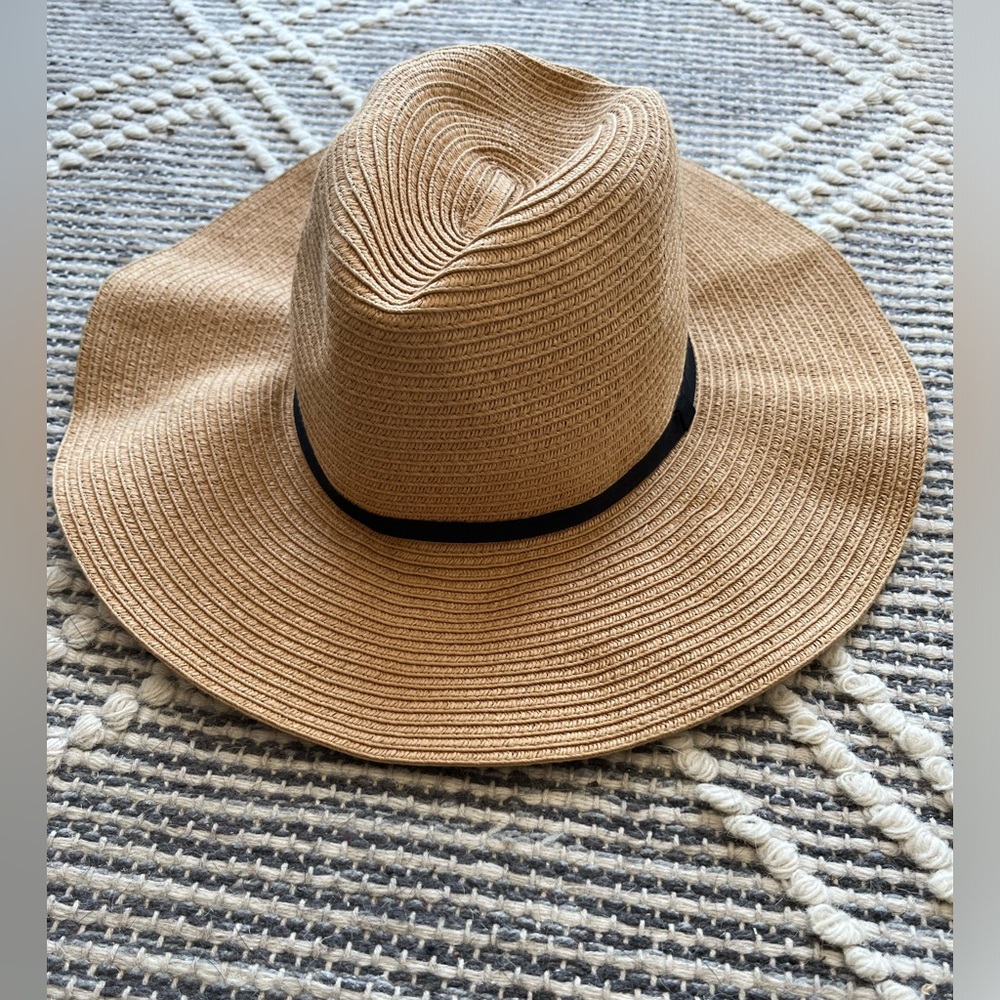 Summer brimmed hat
